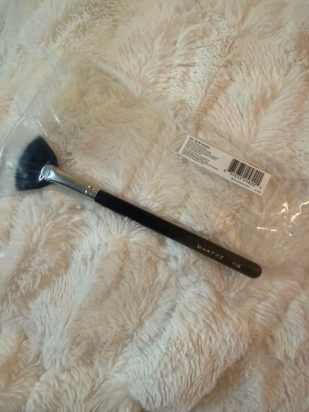 MORPHE   M497 Fan Makeup Brush - Black Handle